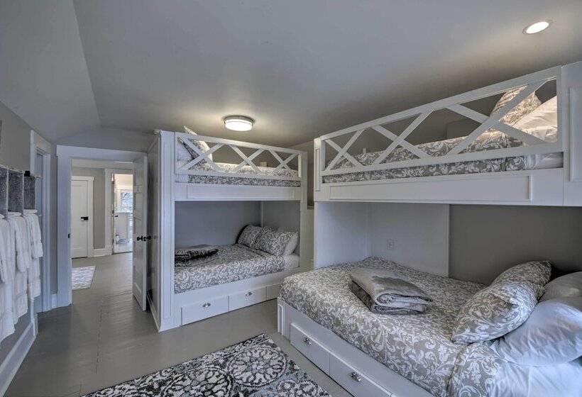 Renovated Craftsman House W/ Patio & Fire Pit!