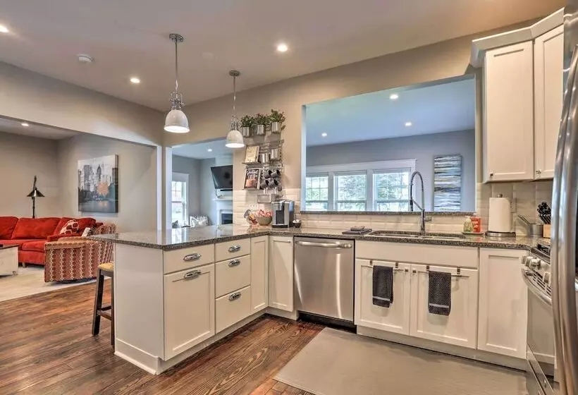 Renovated Craftsman House W/ Patio & Fire Pit!