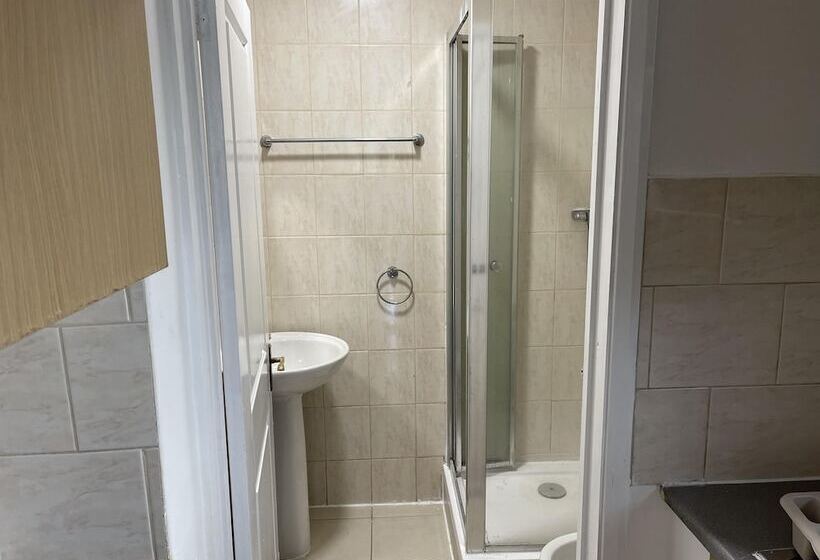 إقامة Inviting 2 Bed Apartment Near Heathrow