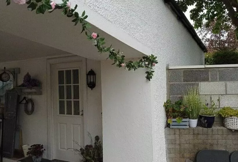 Residenssi 2 Bedrooms/sleeps 4/free Wifi/parking/outdoor Area