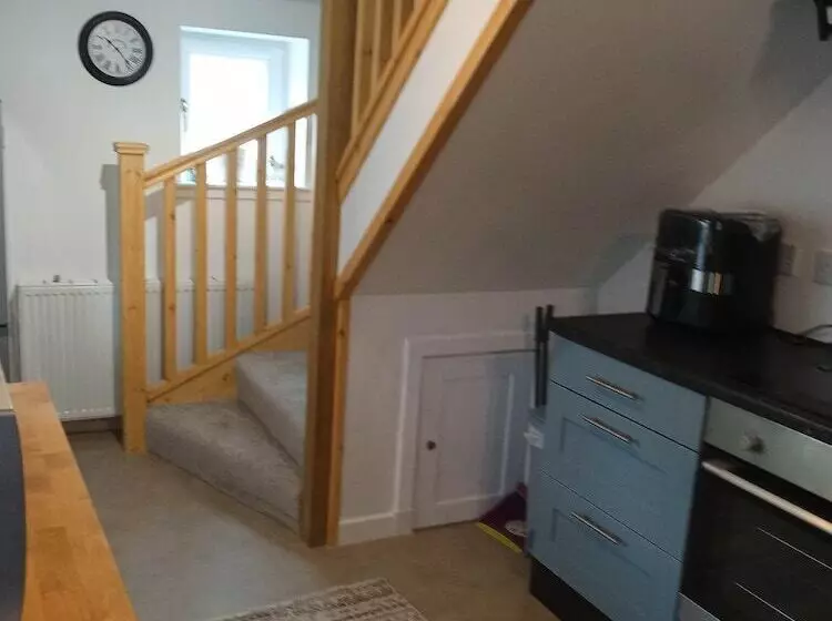 Residenssi 2 Bedrooms/sleeps 4/free Wifi/parking/outdoor Area