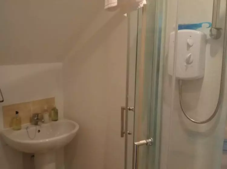 Residenssi 2 Bedrooms/sleeps 4/free Wifi/parking/outdoor Area