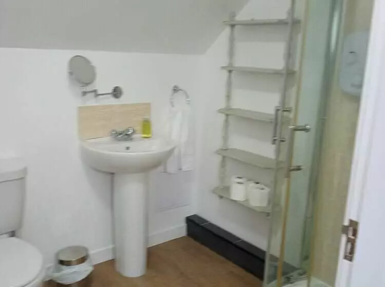 Residenssi 2 Bedrooms/sleeps 4/free Wifi/parking/outdoor Area