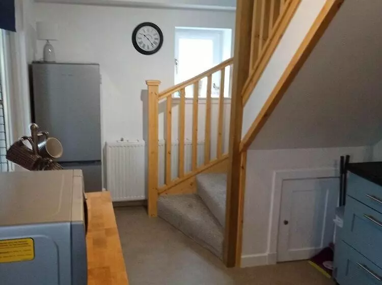 Residenssi 2 Bedrooms/sleeps 4/free Wifi/parking/outdoor Area