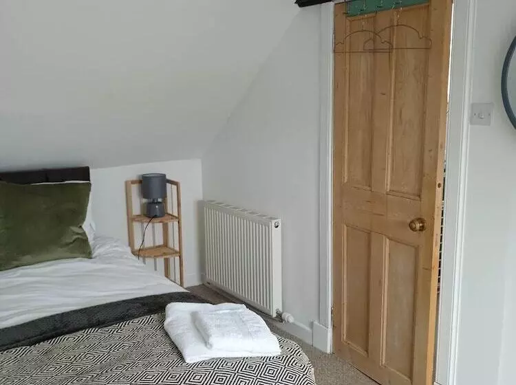 Residenssi 2 Bedrooms/sleeps 4/free Wifi/parking/outdoor Area