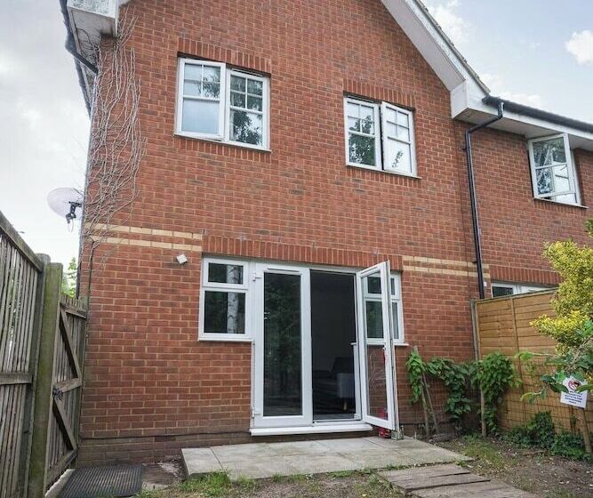 住所 House Sleeps7 Parking Garden Sportschannels