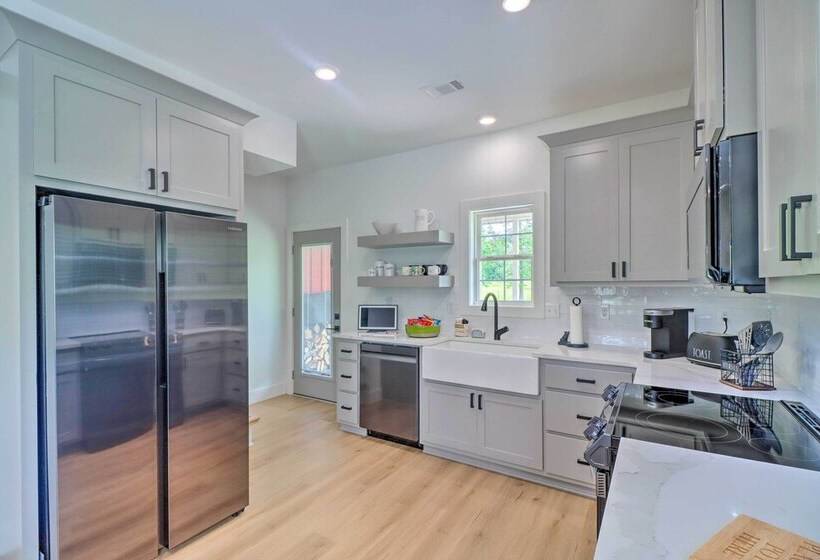 Rural Family Retreat < 3 Mi To Fishing & Boating!