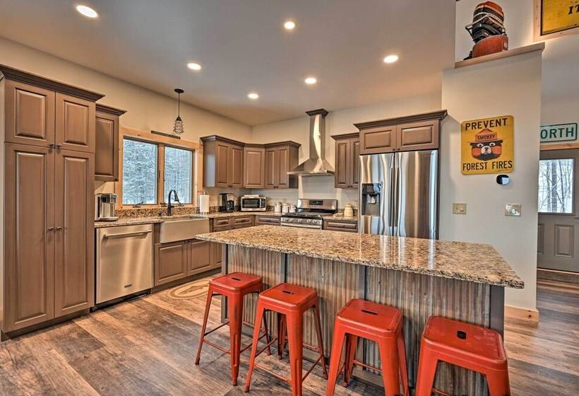 Rustic 3 Story Pittsburg Cabin W/ Lake & Mtn Views