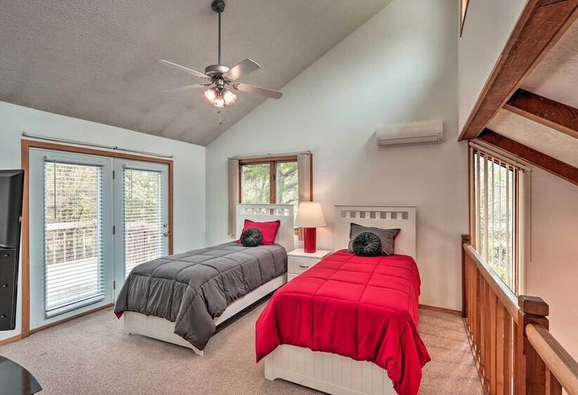 7 Mi To Big Boulder Mountain: Poconos Escape!