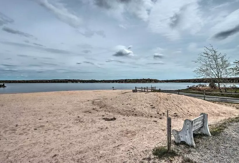 7 Mi To Big Boulder Mountain: Poconos Escape!