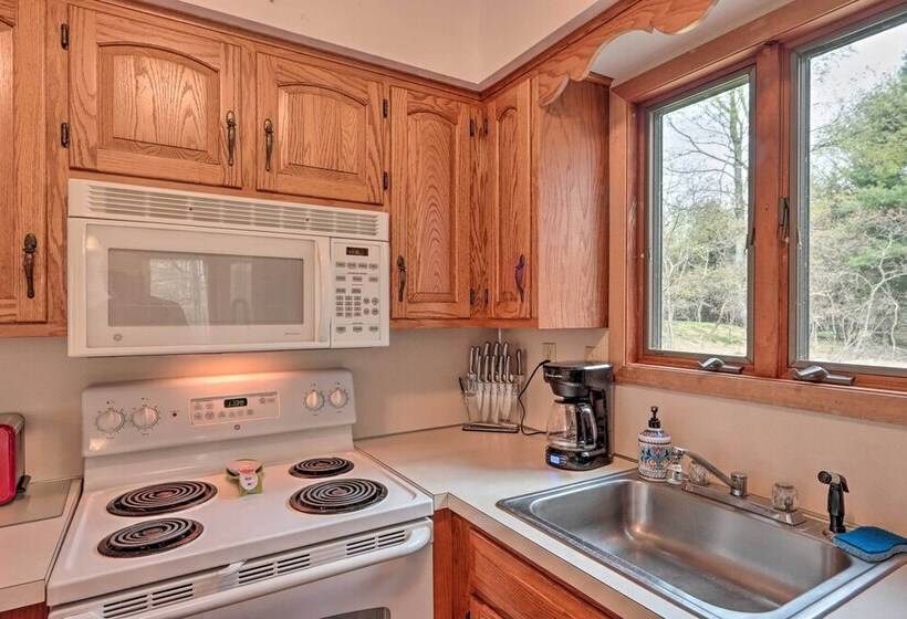 7 Mi To Big Boulder Mountain: Poconos Escape!