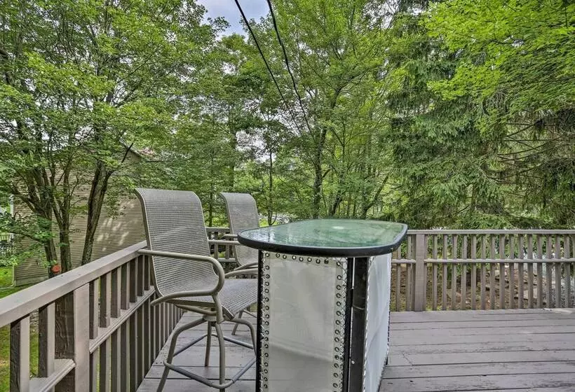 Serene Long Pond Home W/ Game Room & Beach Access!