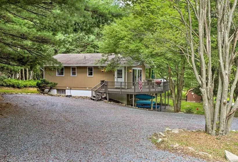 Serene Long Pond Home W/ Game Room & Beach Access!