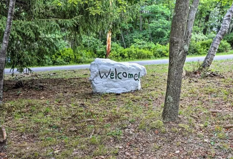 Serene Long Pond Home W/ Game Room & Beach Access!