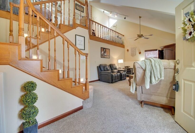 Tahlequah Duplex W/ Screened In Porch & Fire Pit!