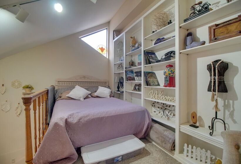 Tahlequah Duplex W/ Screened In Porch & Fire Pit!