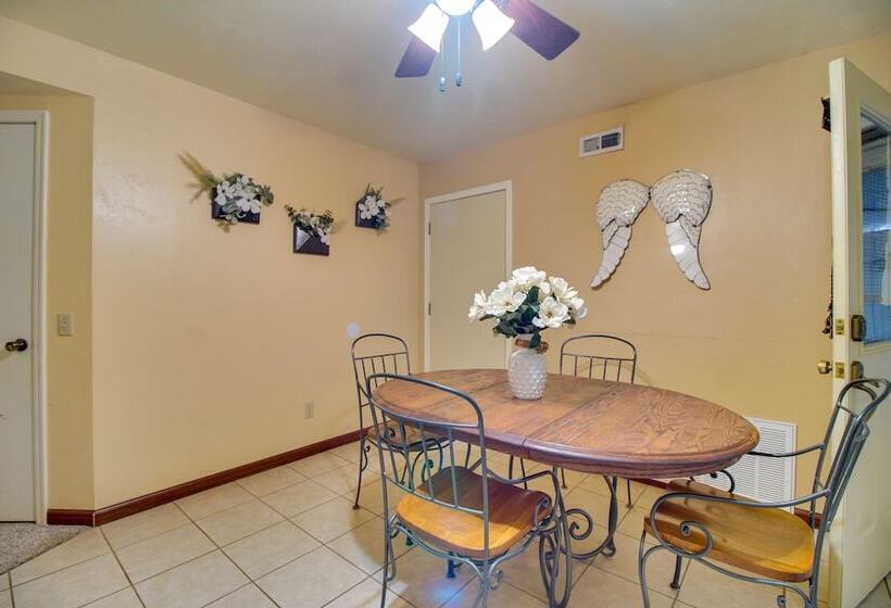 Tahlequah Duplex W/ Screened In Porch & Fire Pit!