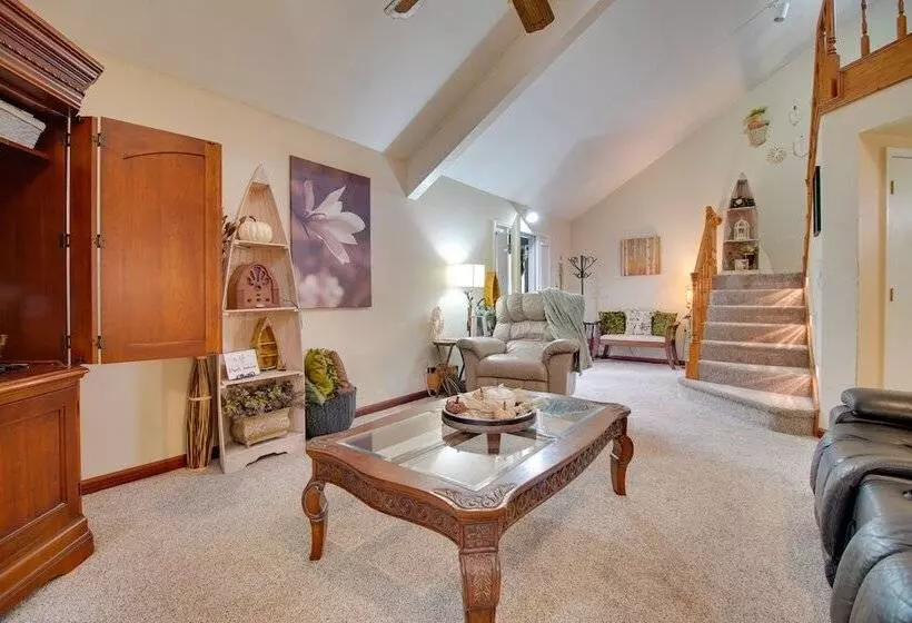 Tahlequah Duplex W/ Screened In Porch & Fire Pit!