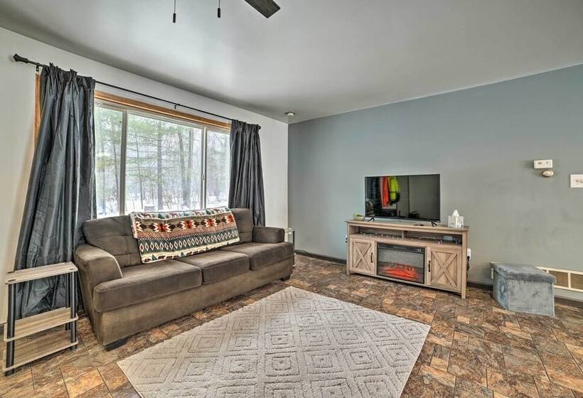 Warm & Welcoming Family Home Near Jose Lake!