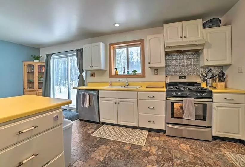 Warm & Welcoming Family Home Near Jose Lake!
