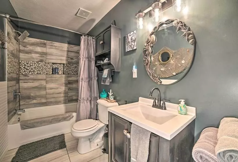 Warm & Welcoming Family Home Near Jose Lake!