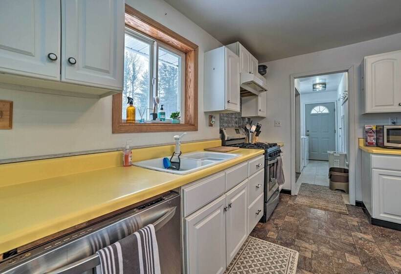 Warm & Welcoming Family Home Near Jose Lake!