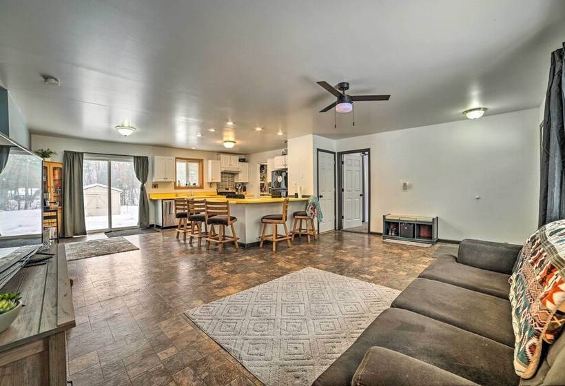 Warm & Welcoming Family Home Near Jose Lake!