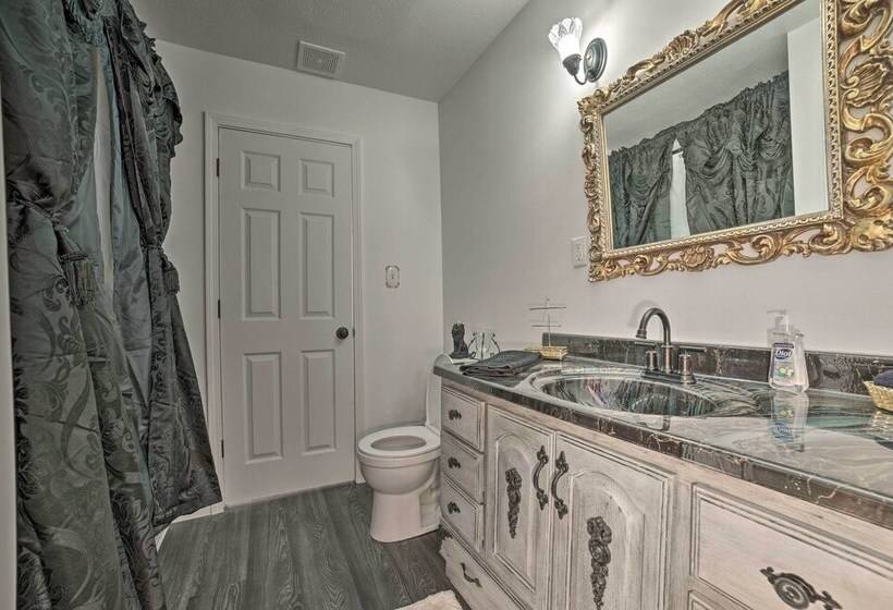 Warm & Welcoming Family Home Near Jose Lake!