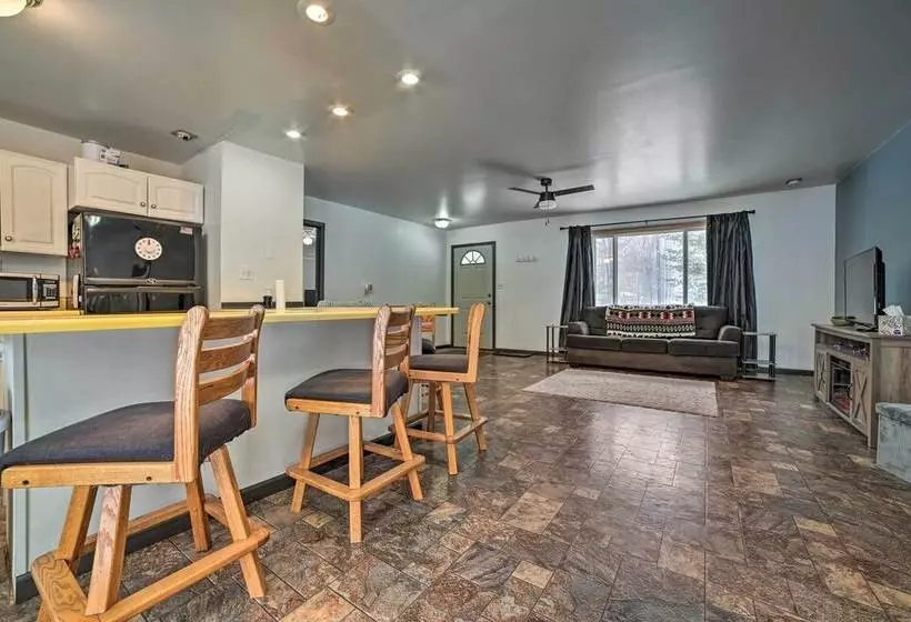 Warm & Welcoming Family Home Near Jose Lake!