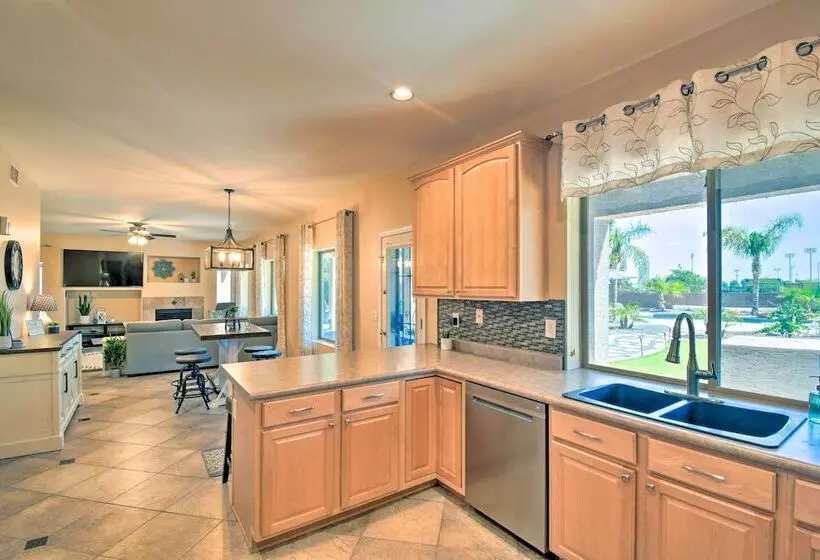 Walk To Surprise Stadium: Villa W/ Covered Patio!