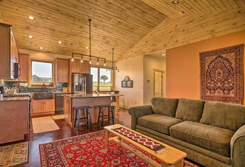 Arkansas River Valley Casita: 9 Acre Hayfield!