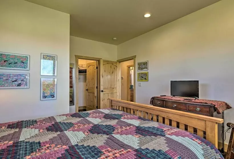 Arkansas River Valley Casita: 9 Acre Hayfield!