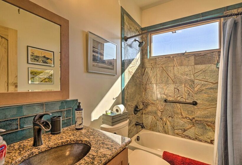 Arkansas River Valley Casita: 9 Acre Hayfield!