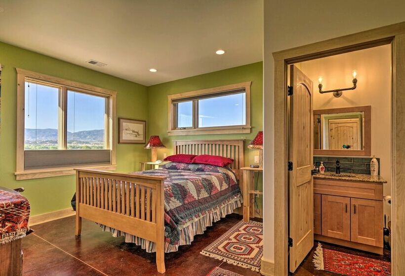 Arkansas River Valley Casita: 9 Acre Hayfield!