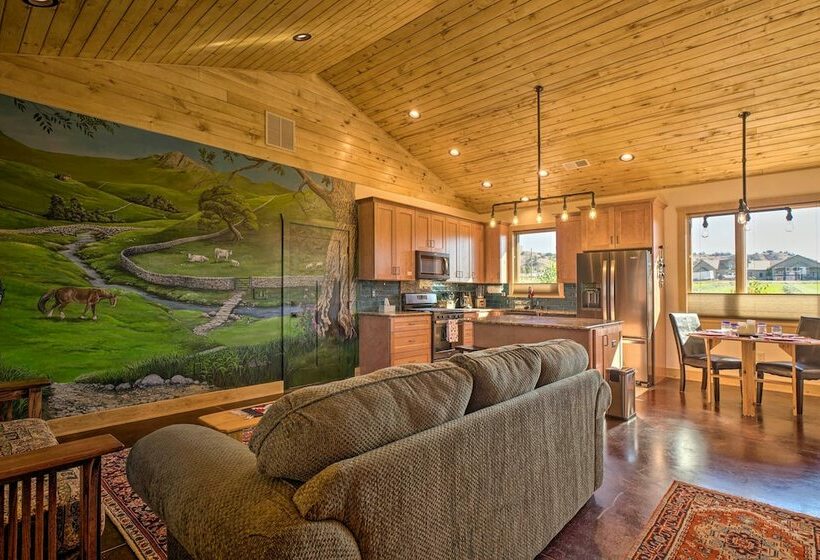 Arkansas River Valley Casita: 9 Acre Hayfield!