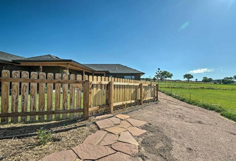 Arkansas River Valley Casita: 9 Acre Hayfield!