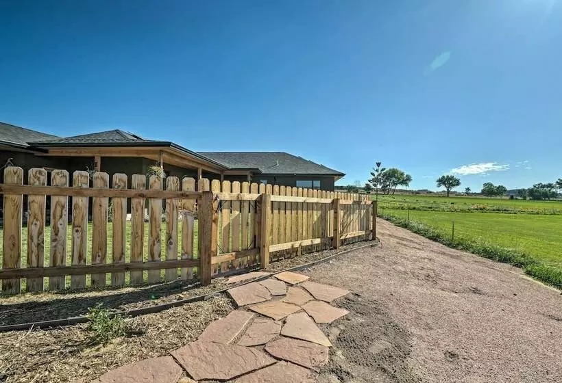 Arkansas River Valley Casita: 9 Acre Hayfield!
