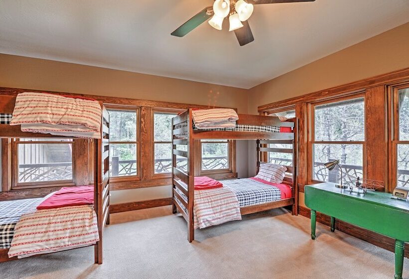 Ashland Lodge W/ Lake Views & Game Room Loft