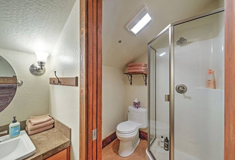 Ashland Lodge W/ Lake Views & Game Room Loft