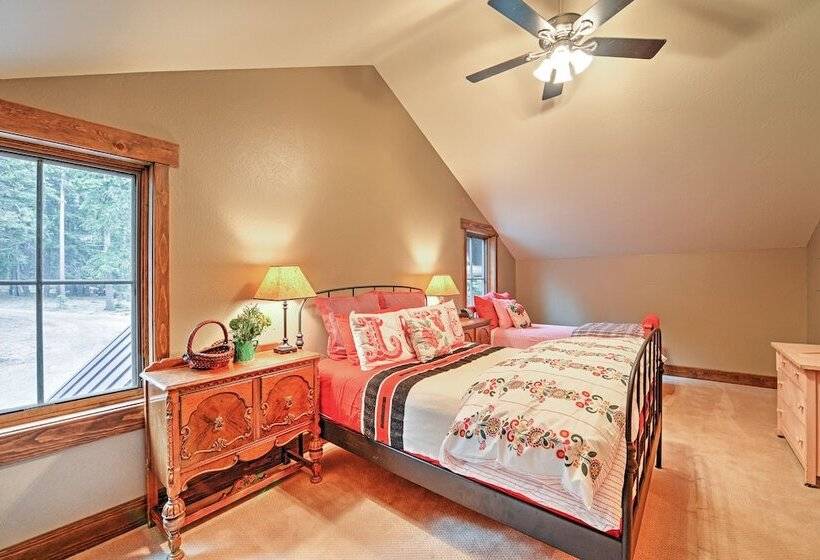 Ashland Lodge W/ Lake Views & Game Room Loft