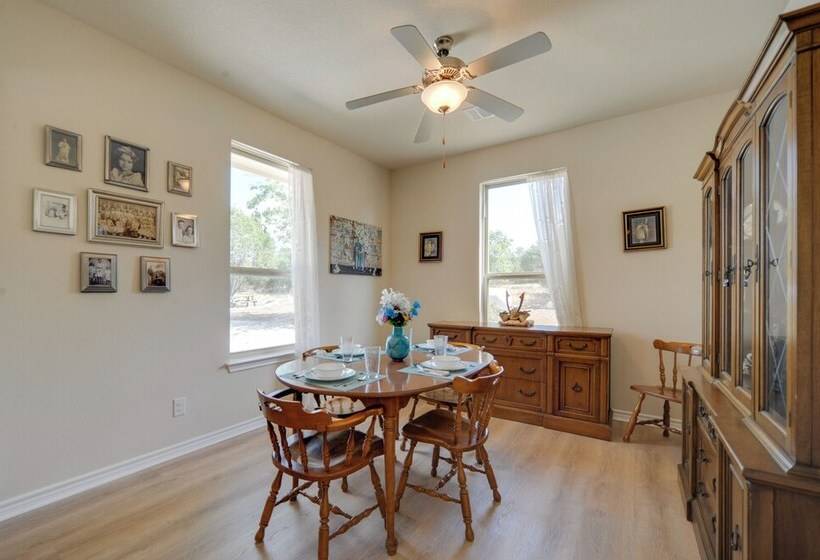 Hill Country Casita W/ Patio: 13 Mi To Dtwn Boerne