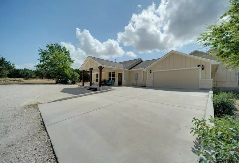 Hill Country Casita W/ Patio: 13 Mi To Dtwn Boerne