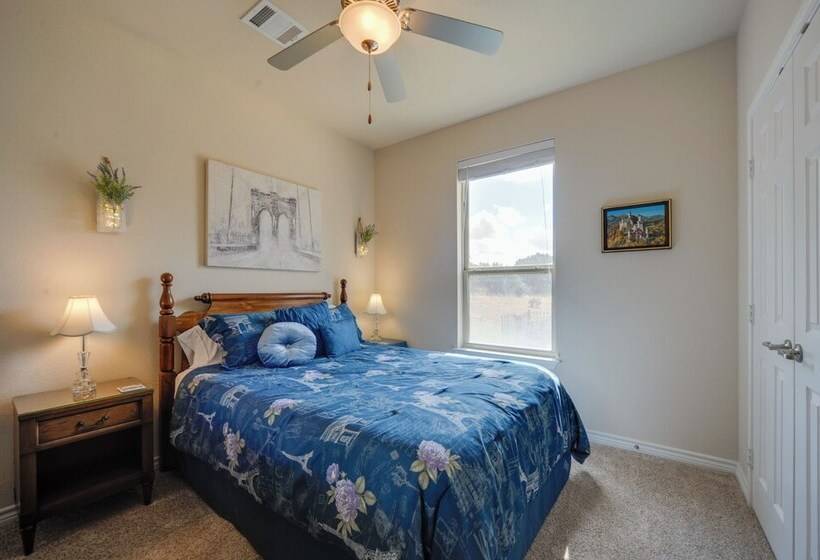 Hill Country Casita W/ Patio: 13 Mi To Dtwn Boerne