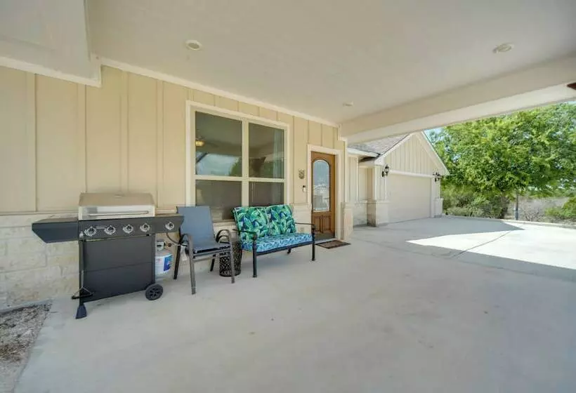 Hill Country Casita W/ Patio: 13 Mi To Dtwn Boerne