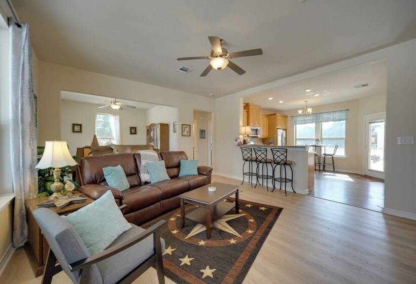 Hill Country Casita W/ Patio: 13 Mi To Dtwn Boerne