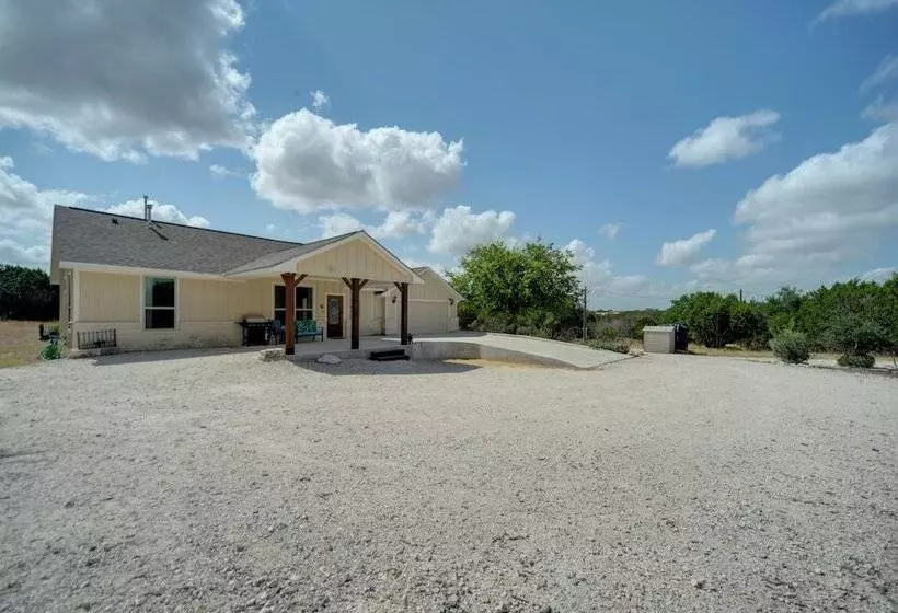 Hill Country Casita W/ Patio: 13 Mi To Dtwn Boerne