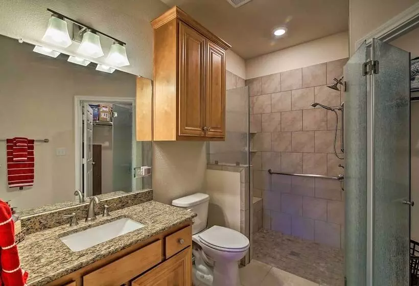 Hill Country Casita W/ Patio: 13 Mi To Dtwn Boerne