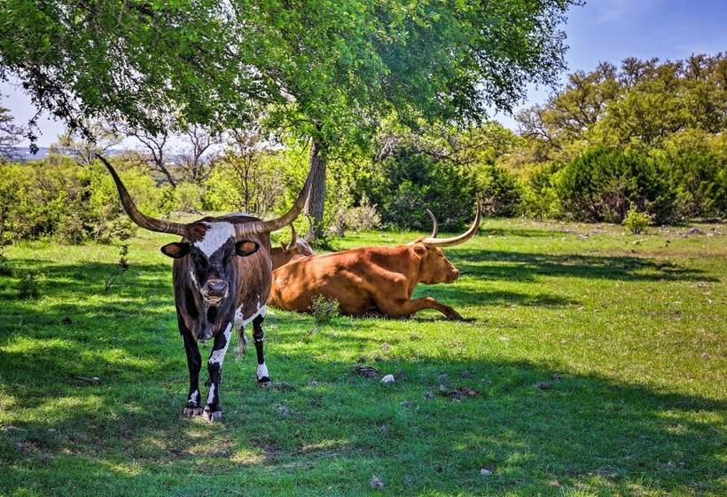 Hill Country Casita W/ Patio: 13 Mi To Dtwn Boerne