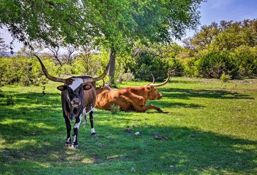 Hill Country Casita W/ Patio: 13 Mi To Dtwn Boerne