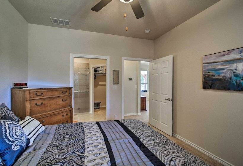 Hill Country Casita W/ Patio: 13 Mi To Dtwn Boerne